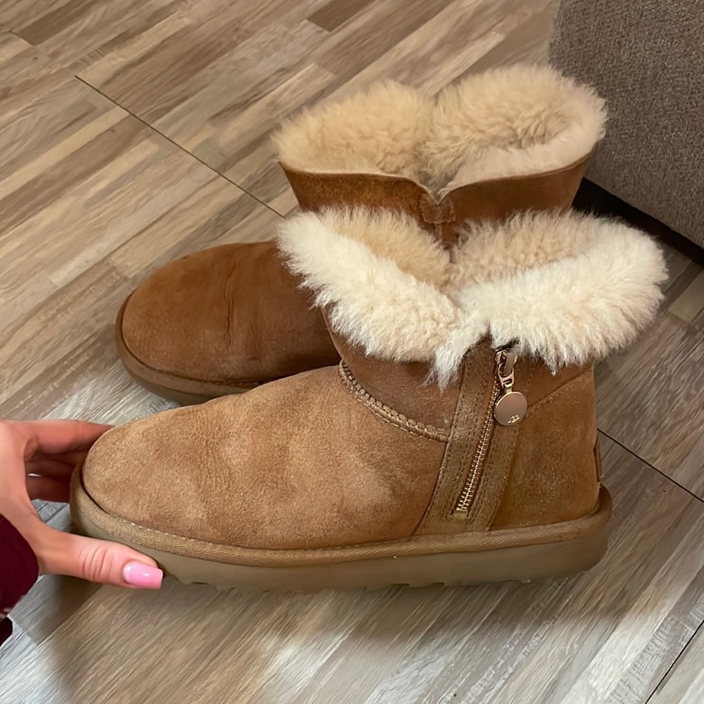 zip up uggs size 8